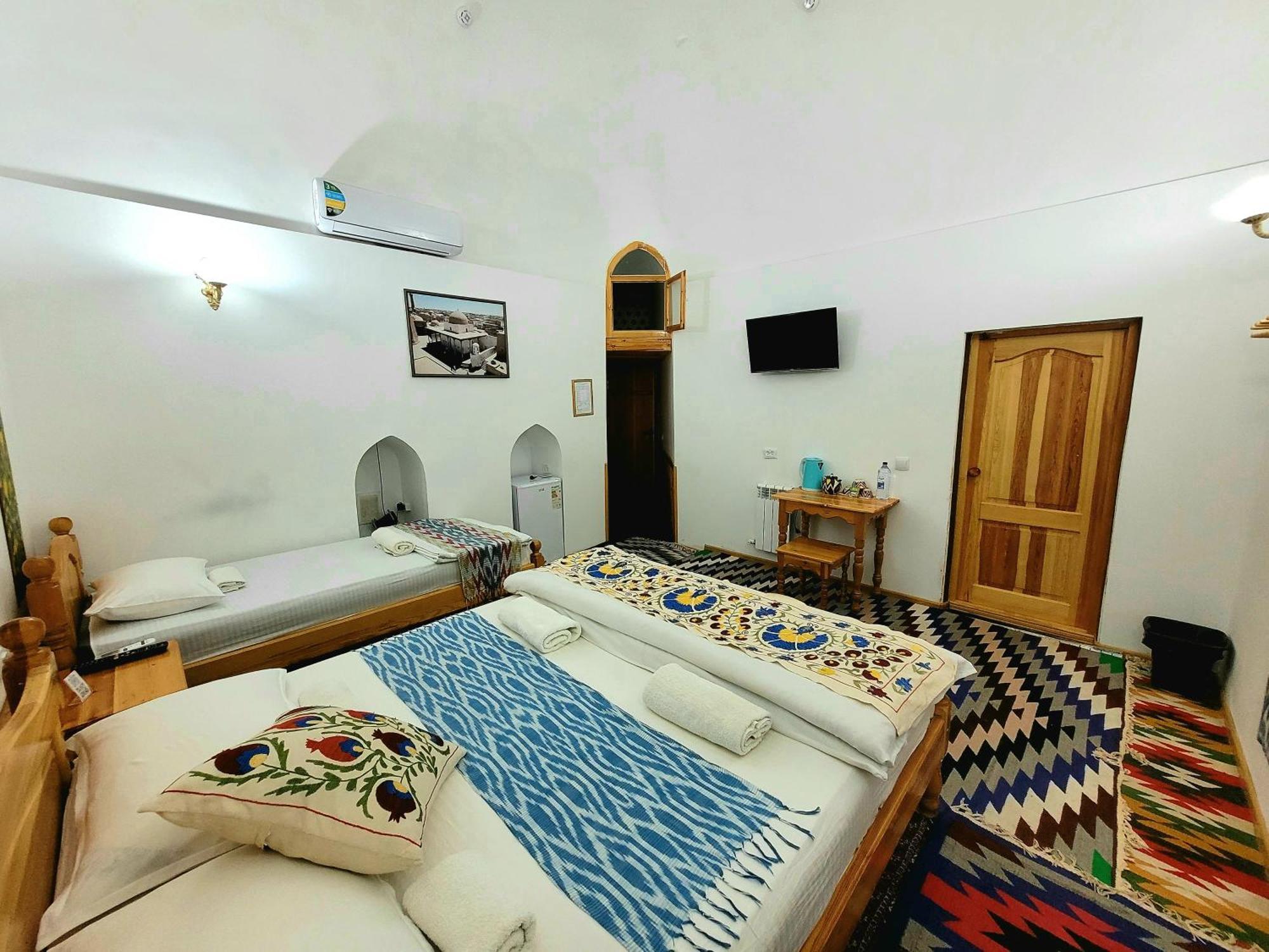 חיווה Madrasah Polvon-Qori Boutique Hotel XIX Century מראה חיצוני תמונה