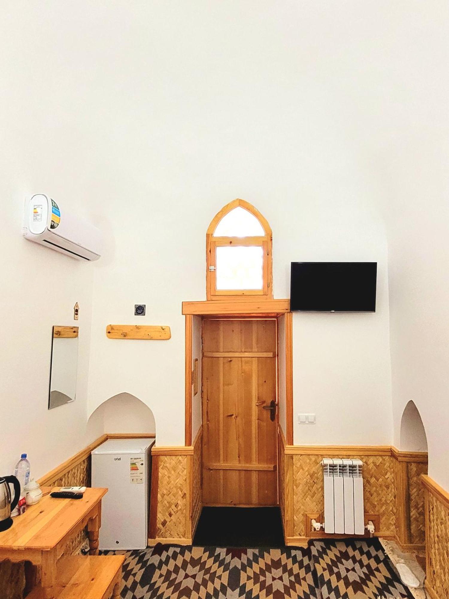חיווה Madrasah Polvon-Qori Boutique Hotel XIX Century מראה חיצוני תמונה